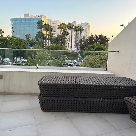 Flat With Huge Veranda At The Apartman Limassol