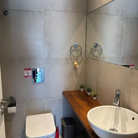 Flat With Huge Veranda At The Apartman Limassol